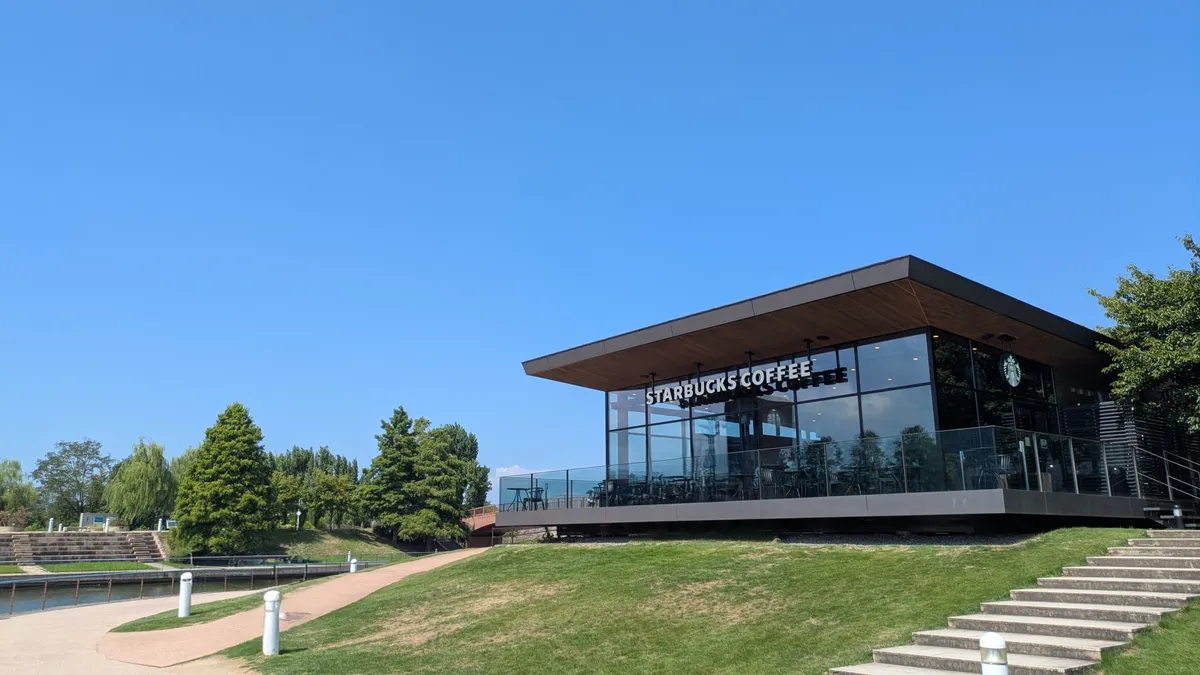 スタバ富山環水公園店